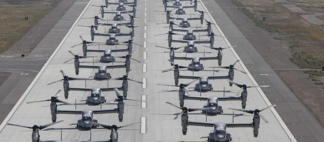 Όταν οι Αμερικανοί πεζοναύτες πραγματοποιούσαν επίδειξη ισχύος με μαζική απογείωση αεροσκαφών και ελικοπτέρων (βίντεο)